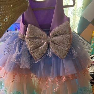 I am selling a formal gown/ pageant gown. Worn for my daughter 1st birthday once